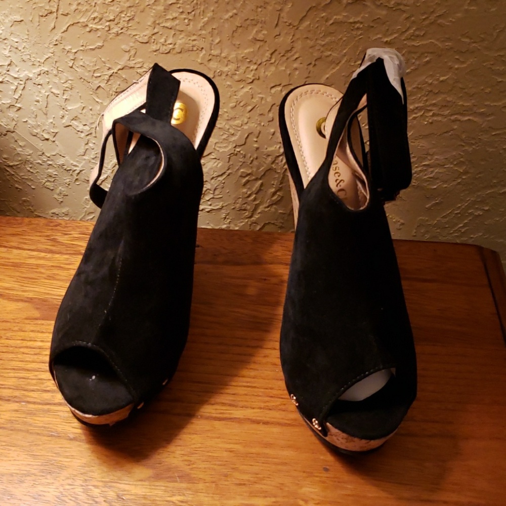 Black Wedge